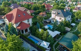 Diplomat Club Hotel Chisinau Exterior photo