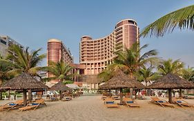 Holiday Beach Hotel Danang Exterior photo