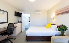 Ibis Styles Canberra Tall Trees Hotel Exterior photo