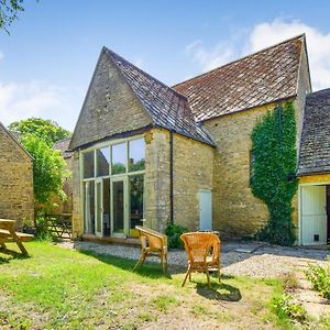 Butts Farm Villa Cirencester Exterior photo