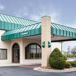 Quality Inn And Suites Indianapolis Exterior photo