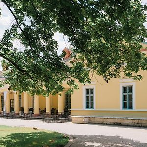 Fenyoharaszt Kastelyszallo Hotel Verseg Exterior photo