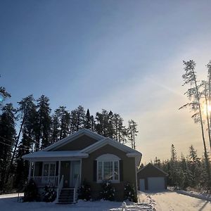 Le Chalet De Claude, Au Pied Des Monts-Valin Villa Saint-David-de-Falardeau Exterior photo