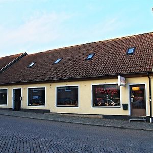 Pizza House Bed Simrishamn Bed & Breakfast Exterior photo