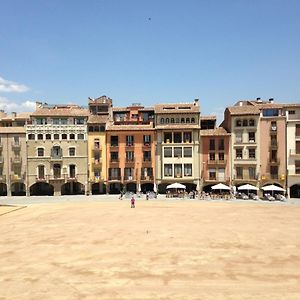 Apartaments Vicus 2 Con Vistas A La Plaza Mayor De Vic Exterior photo