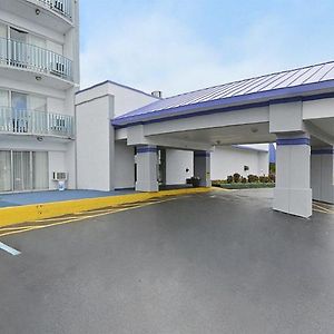 Howard Johnson By Wyndham Saint Joseph Benton Harbor Hotel Exterior photo