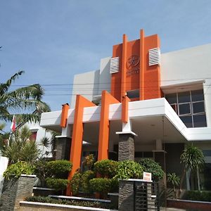 Antika Hotel Rembang Exterior photo