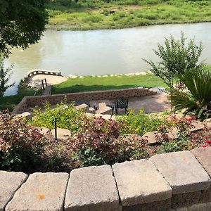 The Perry Riverhouse Bed & Breakfast Bastrop Exterior photo