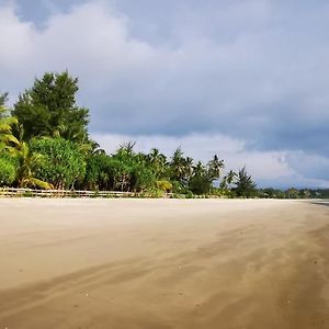 Pantai Camara Homestay Rorahmakan Exterior photo