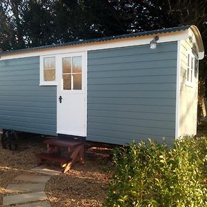 Yew Tree View Luxury Shepherd'S Hut Apartment Sturminster Newton Exterior photo