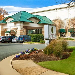 Clarion Hotel & Suites Convention Center Fredericksburg Exterior photo