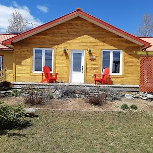 Auberge Ma Maison Sainte-Melanie Exterior photo