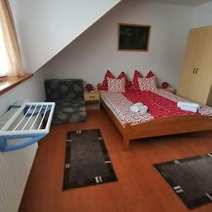 Joos Apartman Bed & Breakfast Sarvar Exterior photo