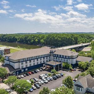 Townsquare Place Hotel Chaska Exterior photo