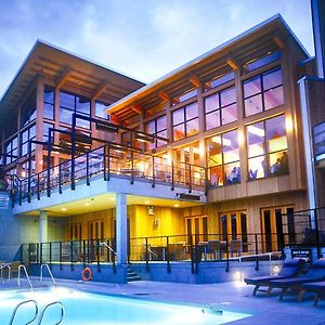 Brentwood Bay Resort & Spa Exterior photo