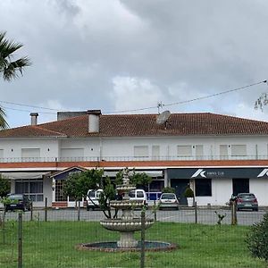 Kualquer Koisa Hotel Tondela Exterior photo