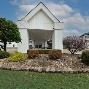 Prestige Vernon Hotel Exterior photo