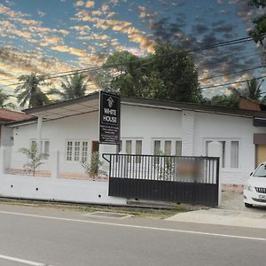 White House Hotel Kegalle Exterior photo