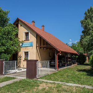 Aranysello Vendeghaz Hotel Abadszalok Exterior photo