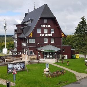 Hotel A Restaurace Pomezi Cinovec Exterior photo