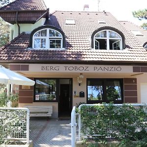 Berg Toboz Panzio Hotel Pecs Exterior photo