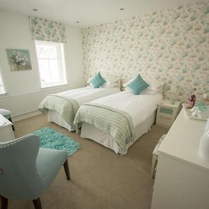 Queen Bee & B Bed & Breakfast Merthyr Tydfil Exterior photo