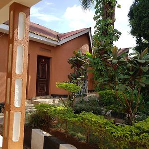 Gorilla African Guest House Entebbe Exterior photo