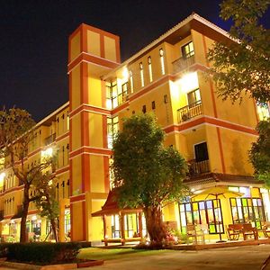 Boonme Heritage Hotel Phitsanulok Exterior photo