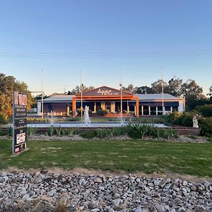 Byer Fountain Motor Inn Holbrook Exterior photo