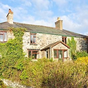 Hendre Aled Farmhouse Villa Llansannan Exterior photo