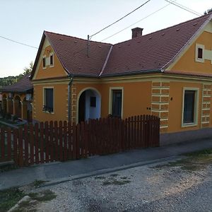 Nadkunyho Vendeghaz Hotel Hegyhatszentjakab Exterior photo