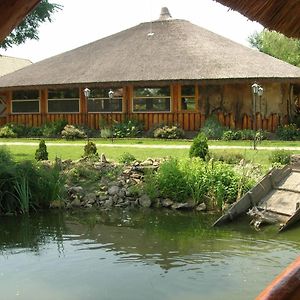 Szoloszem Farm Hotel Tiszaszolos Exterior photo