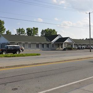 Motel Les Pignons Verts Buckingham Exterior photo