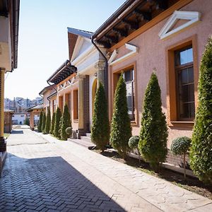 Casa Onyx Hotel Targu Jiu Exterior photo