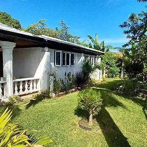 Garden In Paradise Apartment Nassau Exterior photo