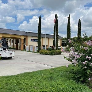 Coratel Inn & Suites By Jasper New Braunfels Ih-35 Ext 189 Exterior photo