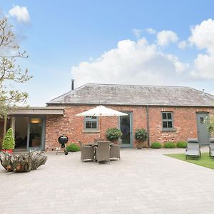 Grey Roofs Villa Stanton Exterior photo