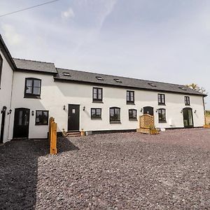 Colomendy Alpaca Farm - Coach House Villa Mold Exterior photo