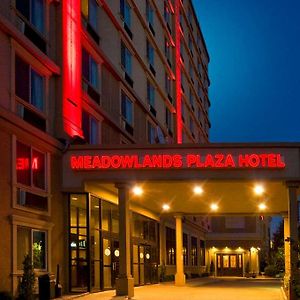 Meadowlands Plaza Hotel Secaucus Exterior photo