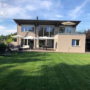 Villa Spacieuse Entre Fribourg Et Morat, Golf De Wallenried Exterior photo