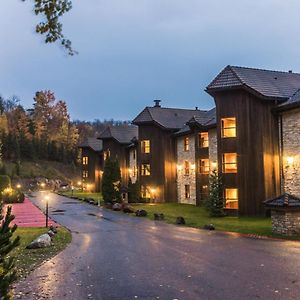 Hotel Et Centre De Villegiature Lac Carling Grenville-Sur-La-Rouge Exterior photo