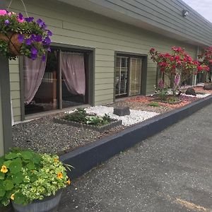 Airport Inn Port Hardy Exterior photo