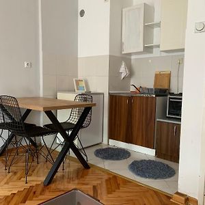 Comfy Studio - 1 Minute Walk To Delta Planet Apartment Nis Exterior photo