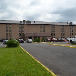 Town Inn & Suites South Plainfield-Piscataway Exterior photo