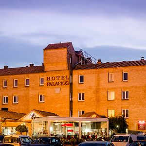 Hotel Palacios Alfaro Exterior photo