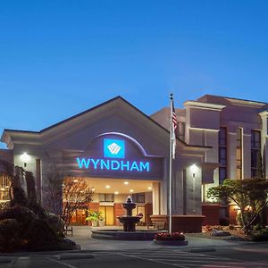 Wyndham Visalia Hotel Exterior photo