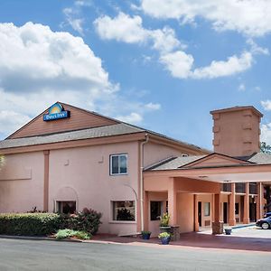 Days Inn By Wyndham Columbia Exterior photo