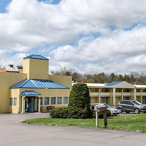 Rodeway Inn Brookville Exterior photo