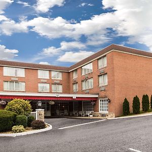 Ramada By Wyndham Ligonier Hotel Exterior photo