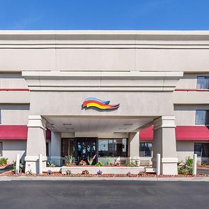 Baymont By Wyndham Detroit/Roseville Exterior photo